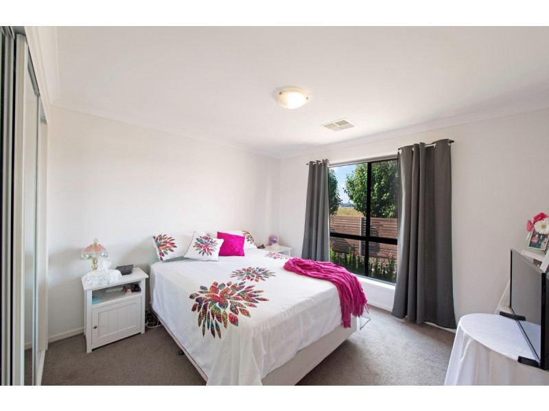 1/204 Macfarlane Burnet Avenue, Macgregor ACT 2615