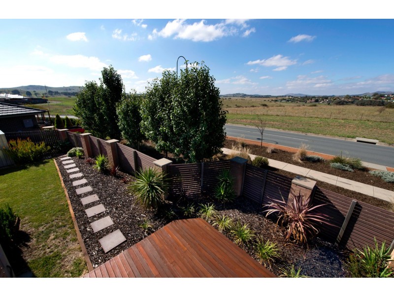 1/204 Macfarlane Burnet Avenue, Macgregor ACT 2615