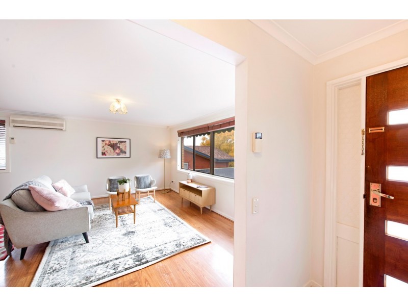 11 Phoenix Place, Giralang ACT 2617