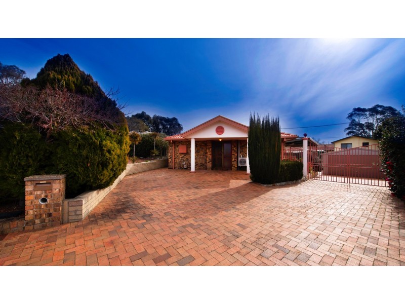 10 Meyrick Place, Florey ACT 2615