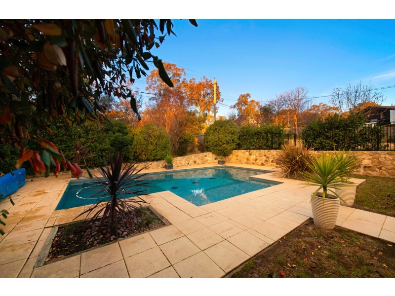 43 Hawkesbury Crescent, Farrer ACT 2607
