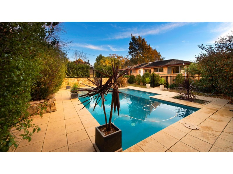 43 Hawkesbury Crescent, Farrer ACT 2607