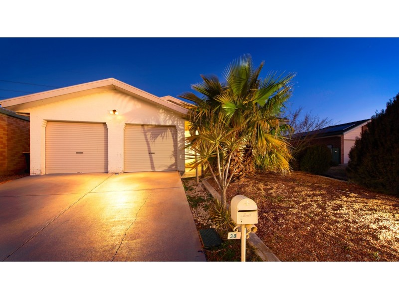 38 Jonsson Court, Dunlop ACT 2615