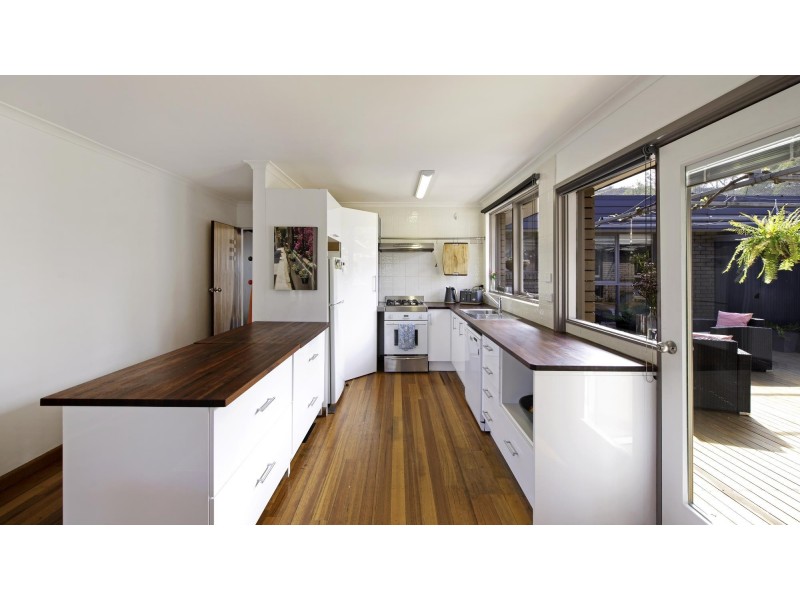 18 Mackenzie Street, Hackett ACT 2602