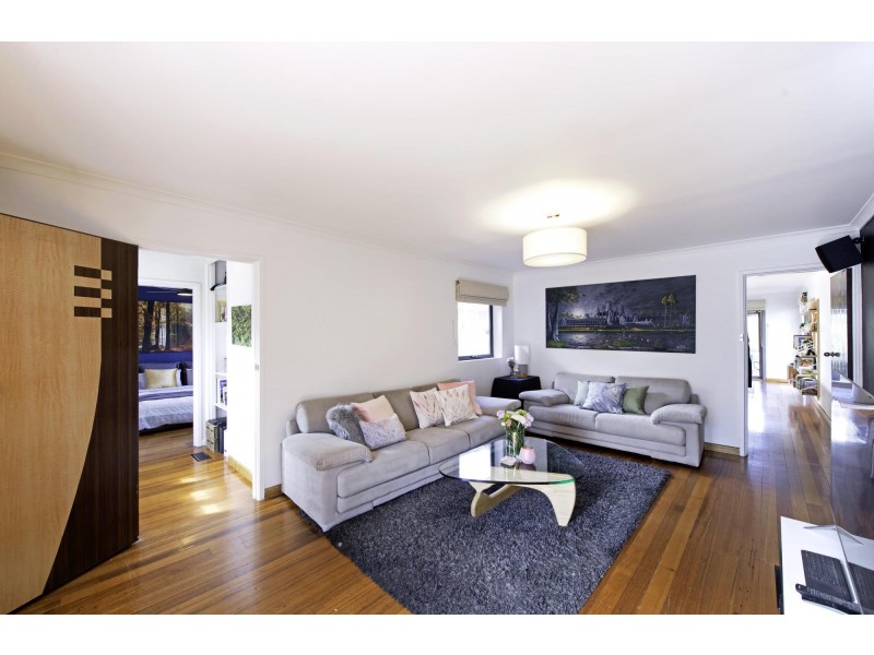 18 Mackenzie Street, Hackett ACT 2602