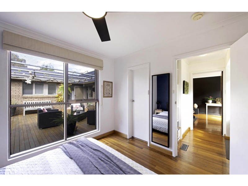 18 Mackenzie Street, Hackett ACT 2602