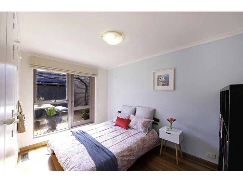 18 Mackenzie Street, Hackett ACT 2602