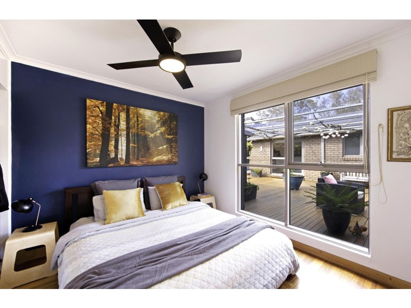 18 Mackenzie Street, Hackett ACT 2602