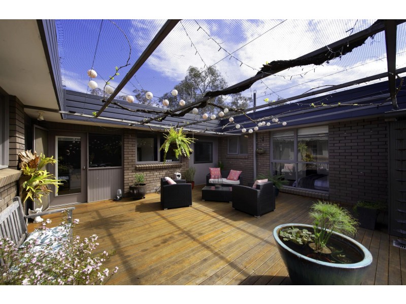 18 Mackenzie Street, Hackett ACT 2602