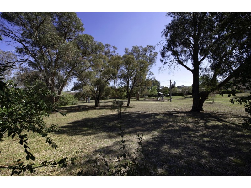 96 Grayson Street, Hackett ACT 2602
