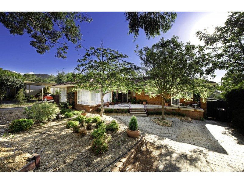 123 MacKenzie Street, Hackett ACT 2602
