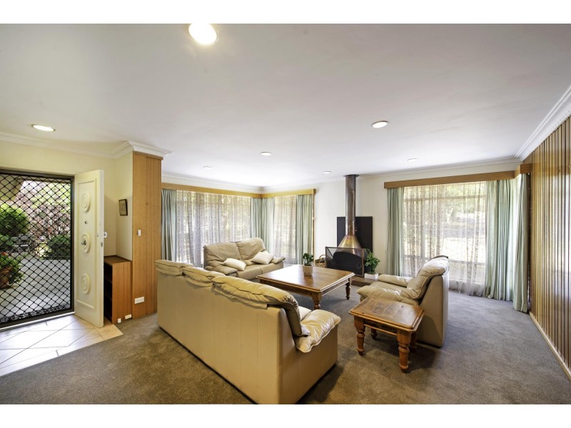 123 MacKenzie Street, Hackett ACT 2602