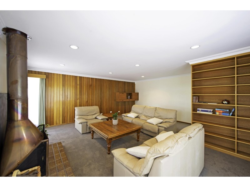 123 MacKenzie Street, Hackett ACT 2602