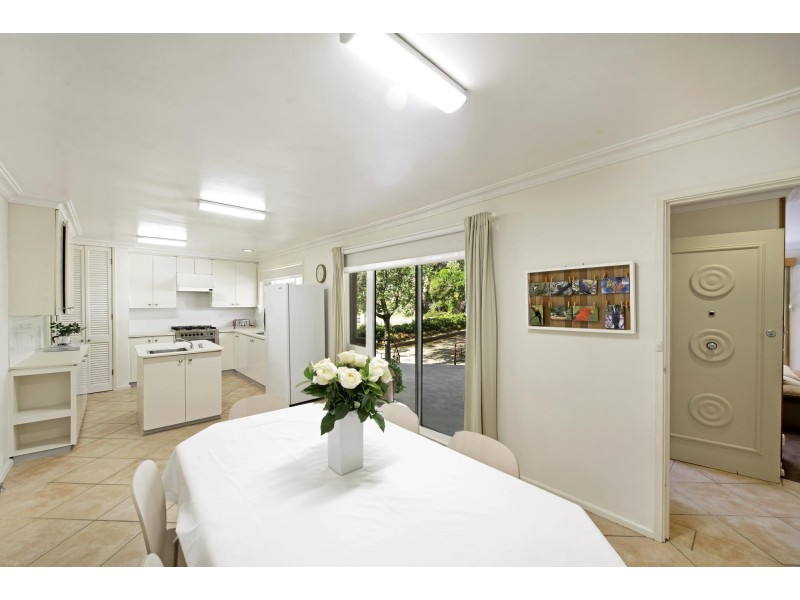 123 MacKenzie Street, Hackett ACT 2602