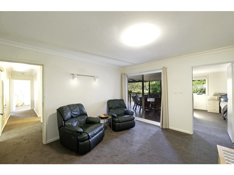 123 MacKenzie Street, Hackett ACT 2602