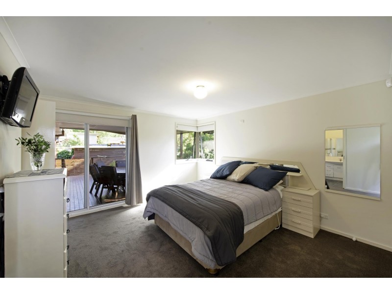 123 MacKenzie Street, Hackett ACT 2602
