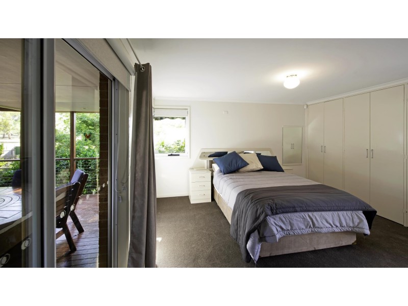 123 MacKenzie Street, Hackett ACT 2602