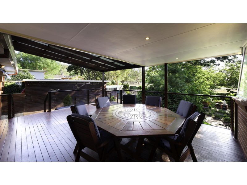 123 MacKenzie Street, Hackett ACT 2602