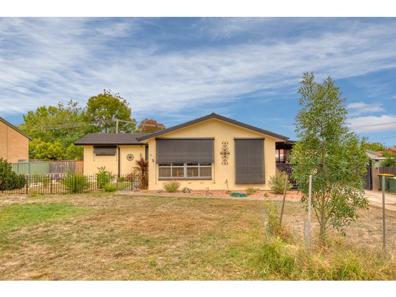 11 Gundulu Place, Giralang ACT 2617