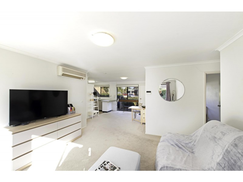 16 Warring Place, Giralang ACT 2617