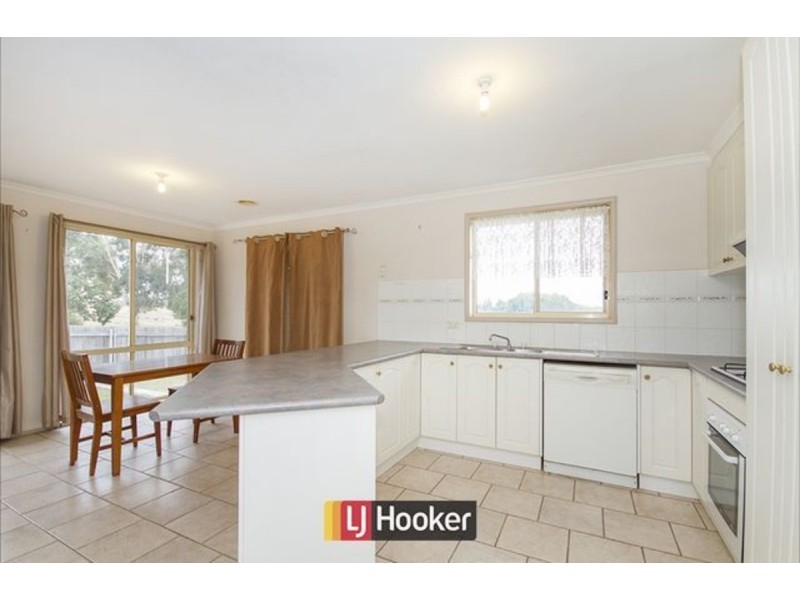 8 Loban Court, Ngunnawal ACT 2913