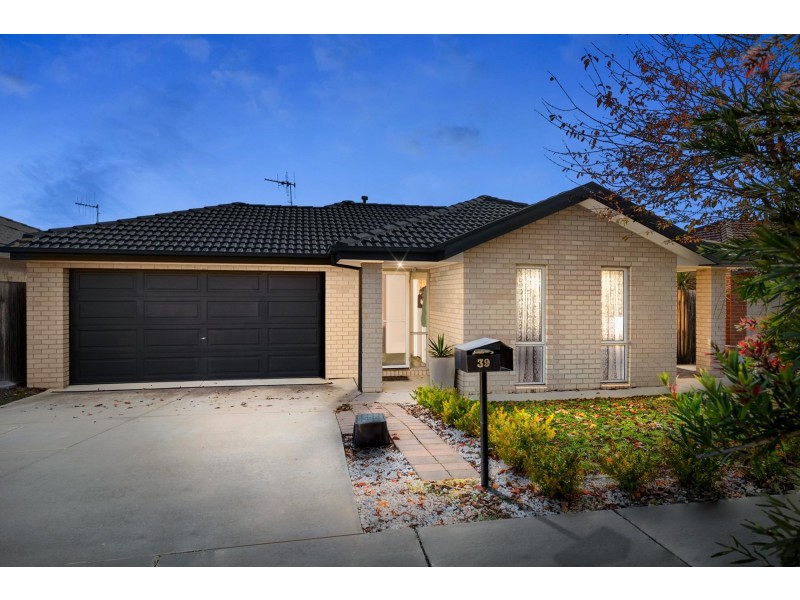39 Dagmar Berne Street, Macgregor ACT 2615