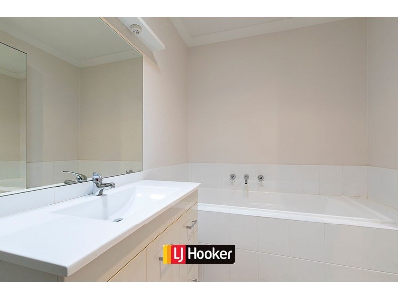 11 Rolls Street, Franklin ACT 2913