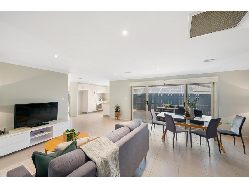 33 Liz O’Neill Street, Casey ACT 2913