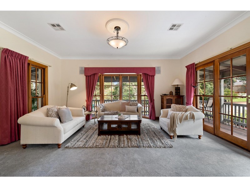 4 Sparkes Close, Fadden ACT 2904