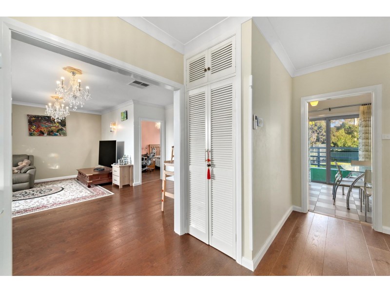 15 Belconnen Way, Weetangera ACT 2614