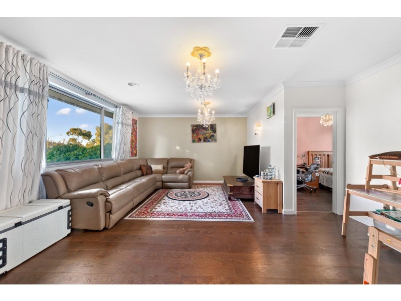 15 Belconnen Way, Weetangera ACT 2614