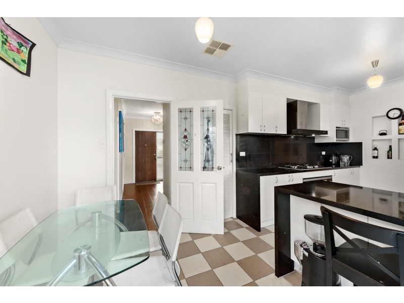 15 Belconnen Way, Weetangera ACT 2614