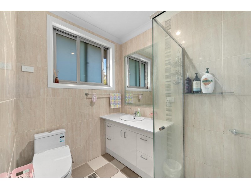 15 Belconnen Way, Weetangera ACT 2614