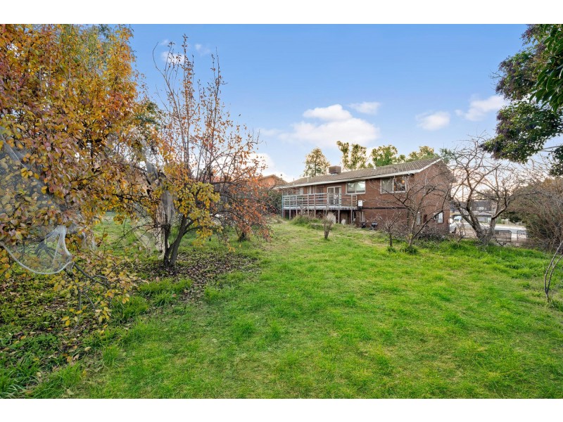 15 Belconnen Way, Weetangera ACT 2614