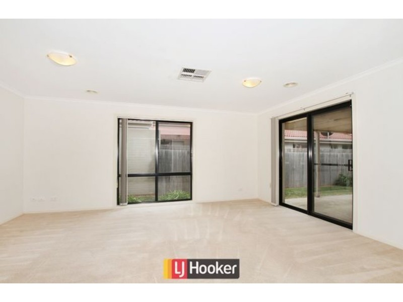 16 May Mills Close, Nicholls ACT 2913