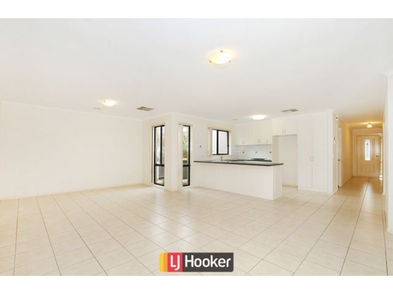 16 May Mills Close, Nicholls ACT 2913