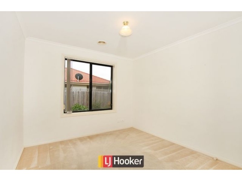 16 May Mills Close, Nicholls ACT 2913