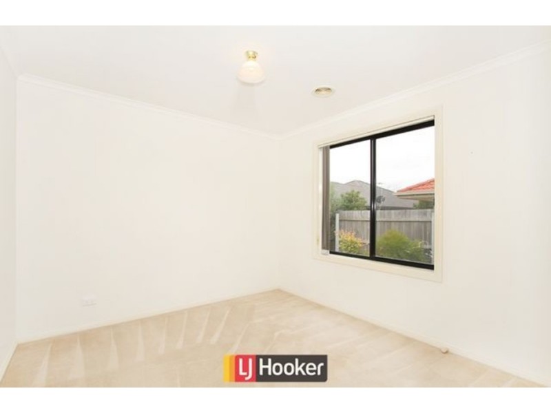 16 May Mills Close, Nicholls ACT 2913