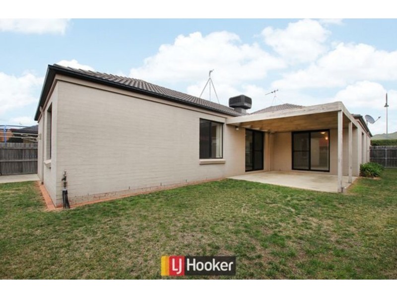 16 May Mills Close, Nicholls ACT 2913