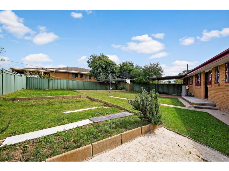 1 Phoenix Place, Giralang ACT 2617