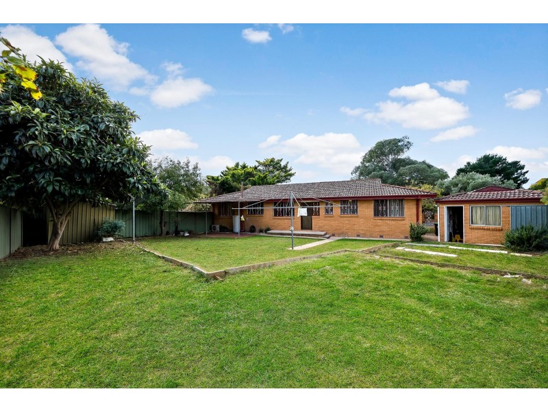 1 Phoenix Place, Giralang ACT 2617