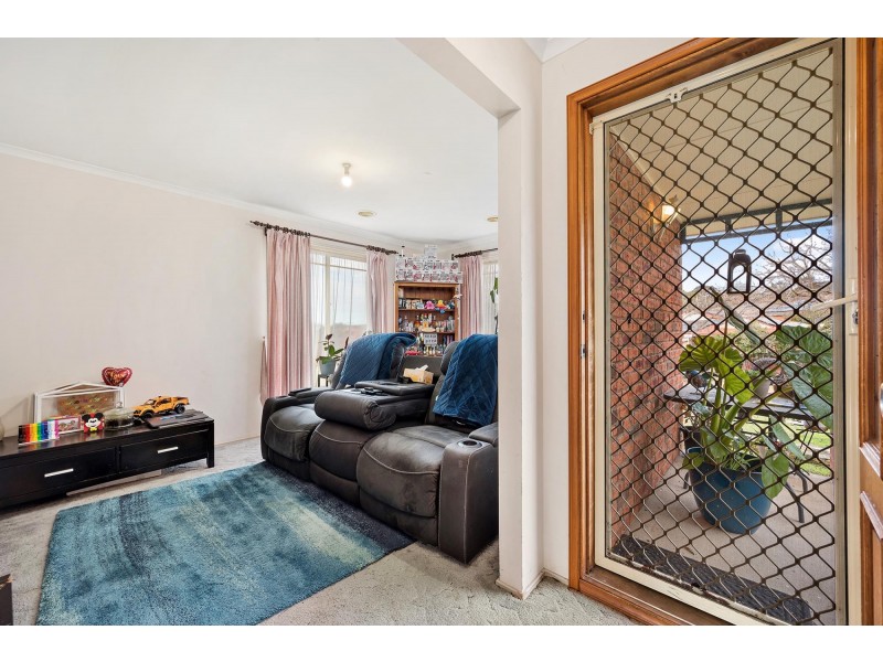 8 Loban Court, Ngunnawal ACT 2913