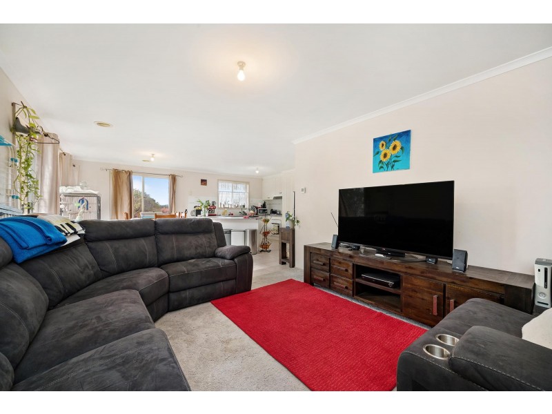 8 Loban Court, Ngunnawal ACT 2913