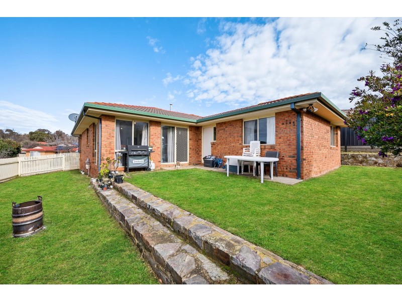 8 Loban Court, Ngunnawal ACT 2913