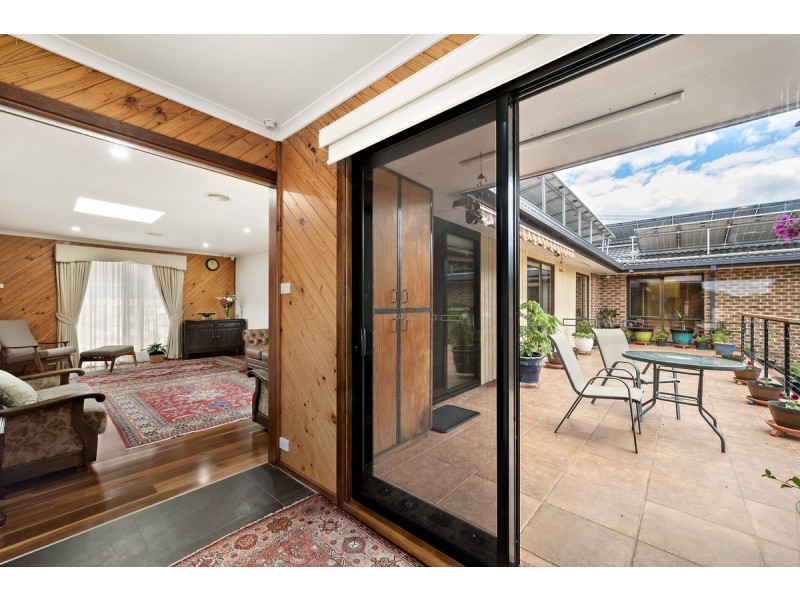 28 Dash Crescent, Fadden ACT 2904