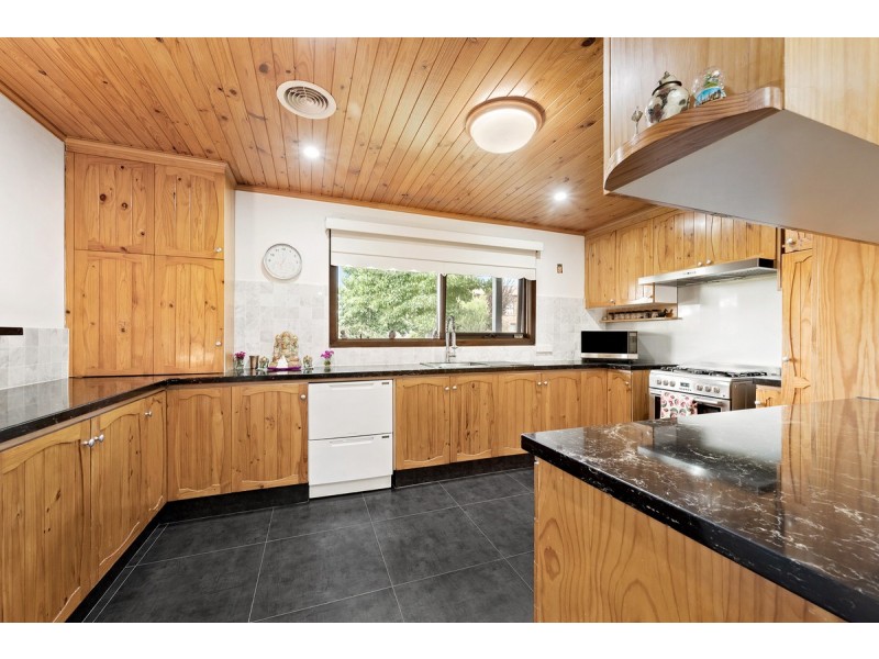 28 Dash Crescent, Fadden ACT 2904