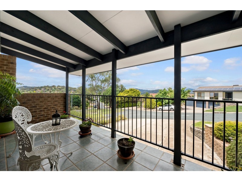 28 Dash Crescent, Fadden ACT 2904
