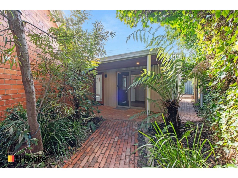 6 A Stanley Street, Hackett ACT 2602