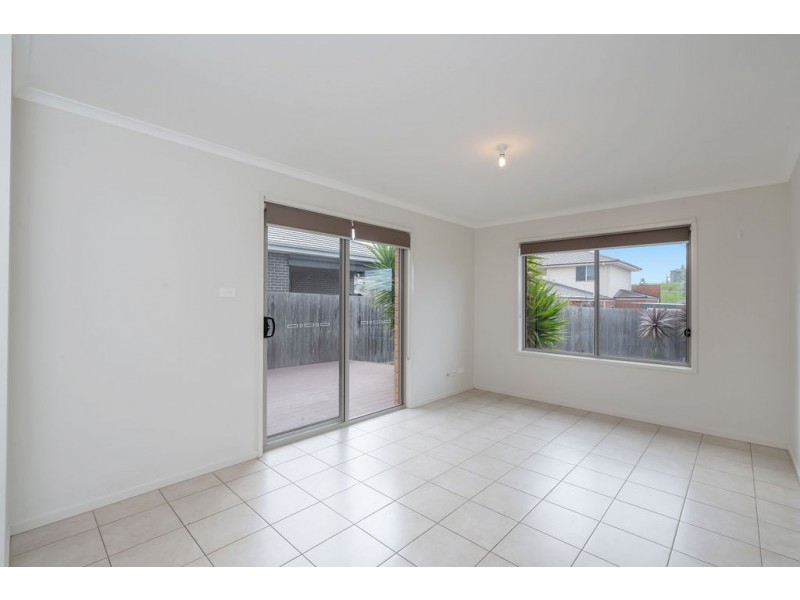92 Greg Urwin Circuit, Casey ACT 2913