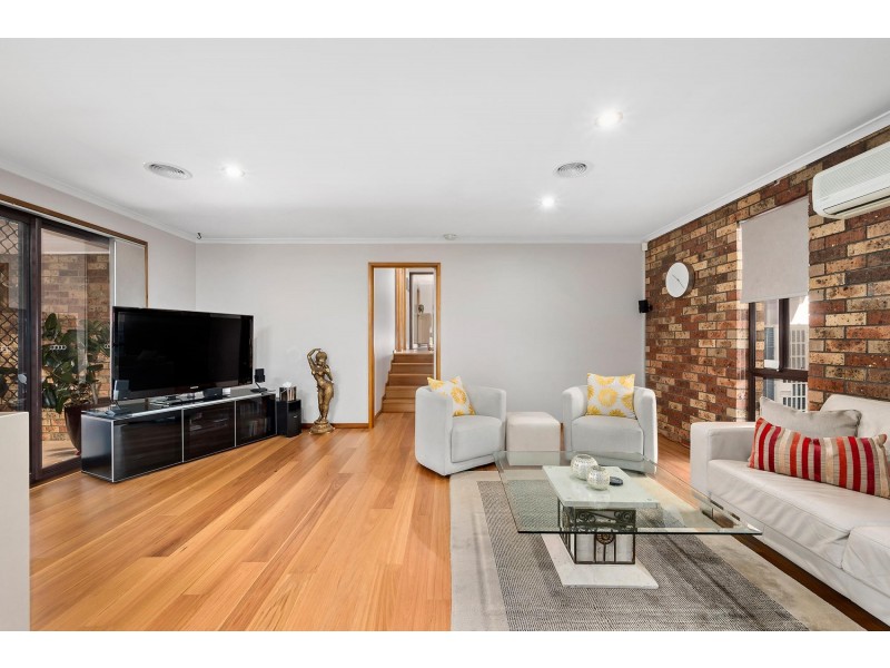 9 Duterrau Crescent, Lyneham ACT 2602